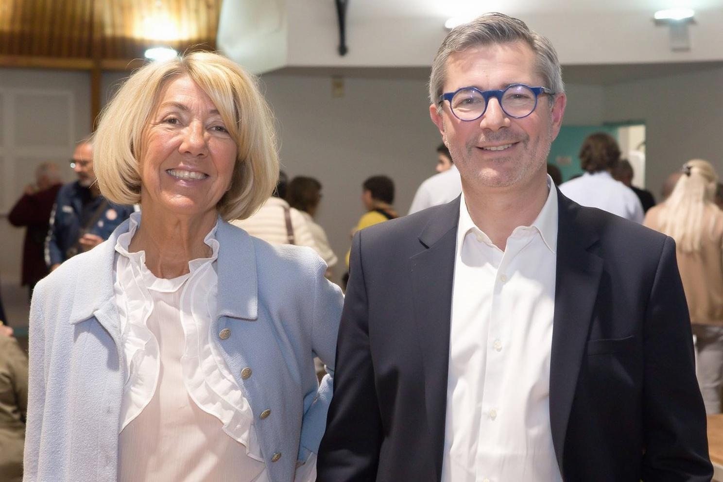 voici-une-femme-et-un-homme-peux-tu-creer-une-7zin9x6qr4