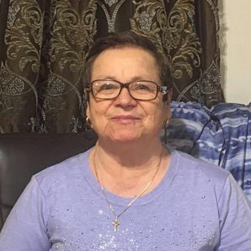 restaureaza-imaginea-sterge-persoana-din-dreapta-p9vpccuc5u