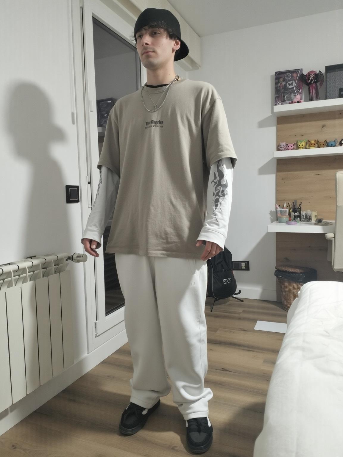 travelling-vertical-descendant-avec-panoramique-hjes7fxgjv