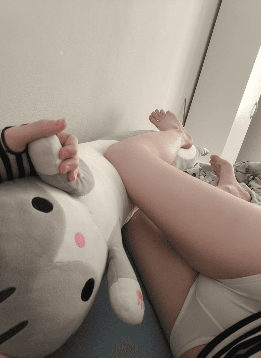 smooth-skin-on-the-girl-change-panties-color-to-khyo7vrddp