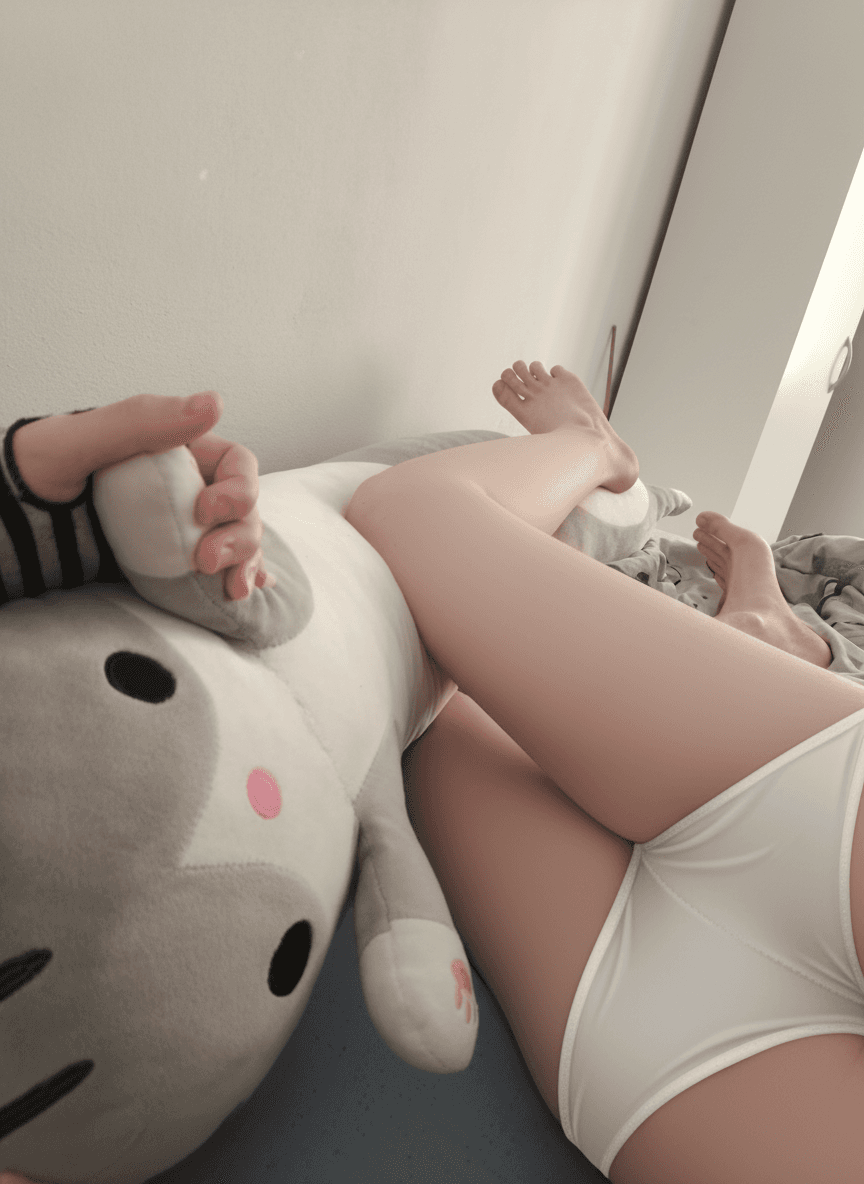 smooth-skin-on-the-girl-change-panties-color-to-jet94wofaf