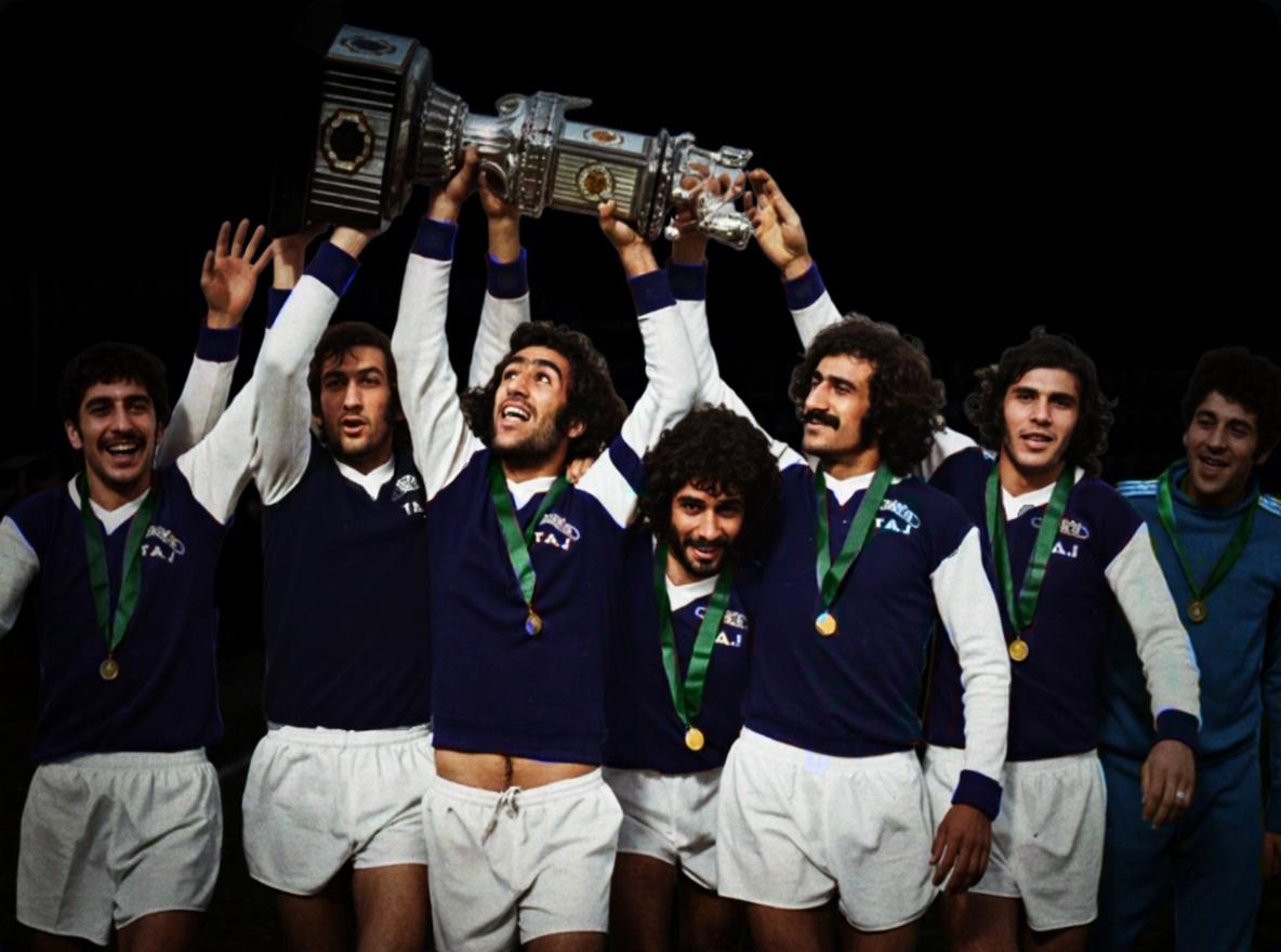 change-it-to-night-and-have-the-flash-light-fall-bou23o03rg