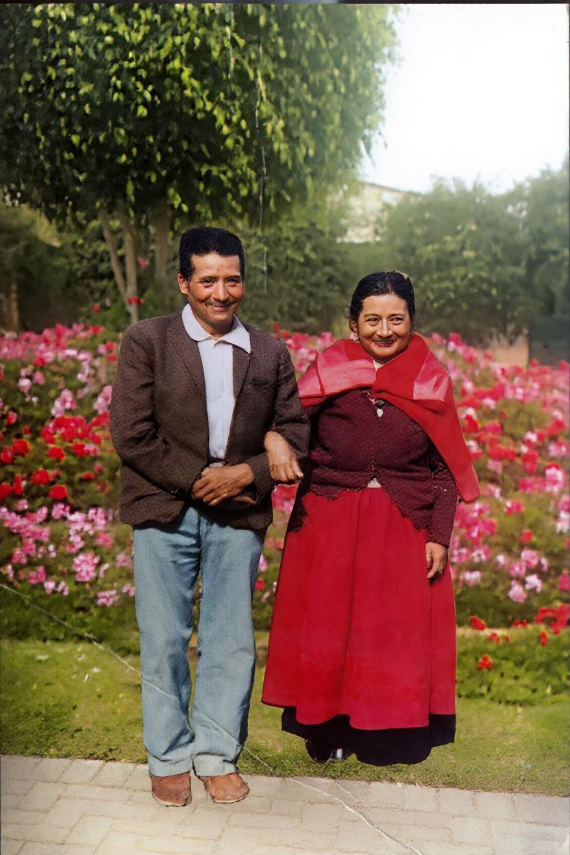 restore-photographs-improve-damaged-images-enhance-j33ero7ii