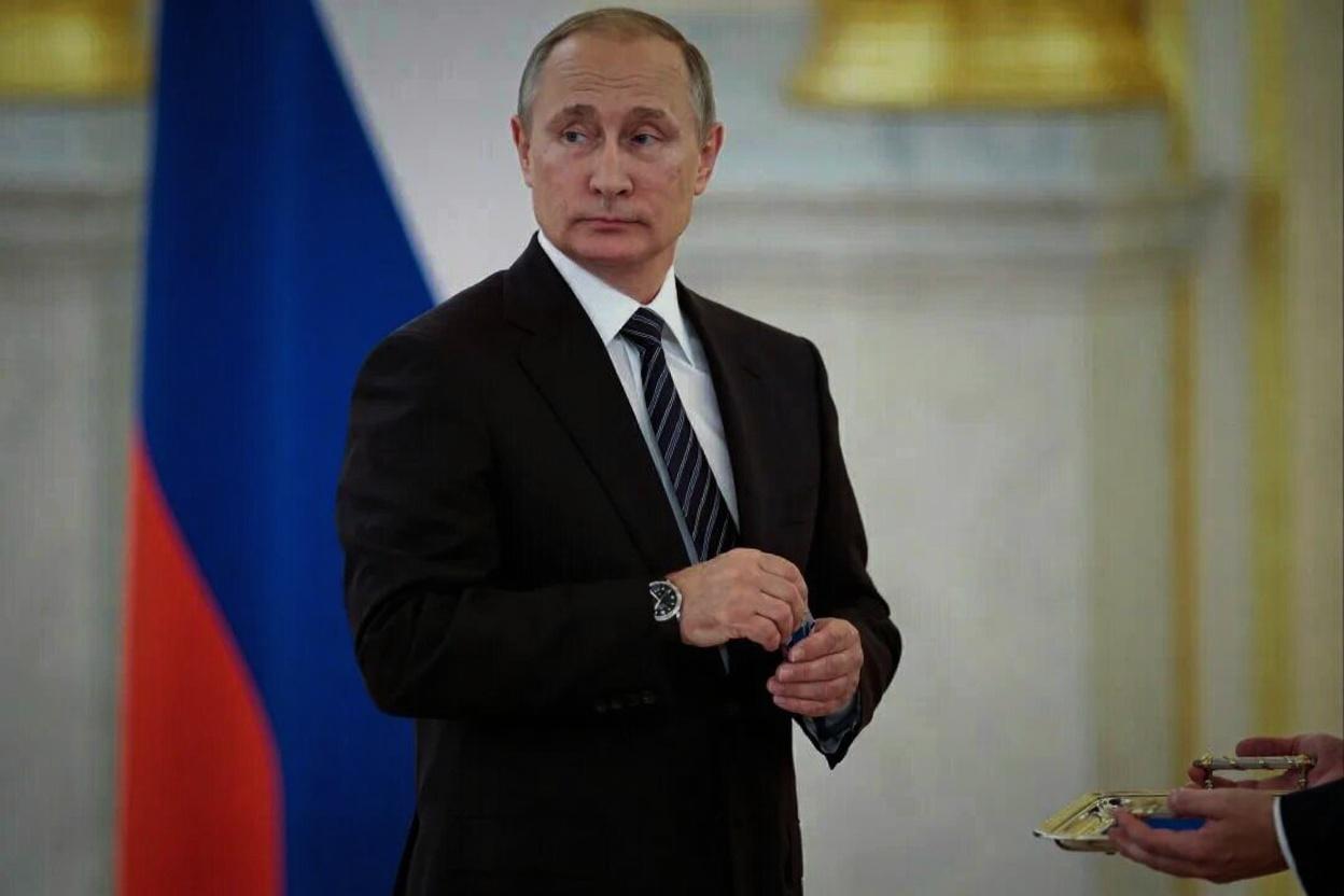 a-collectible-item-with-photorealistic-details-vzx7s27184