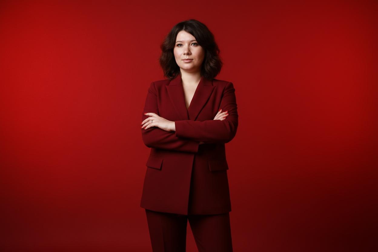 professional-studio-portrait-of-a-chic-woman-5xrntrdz15