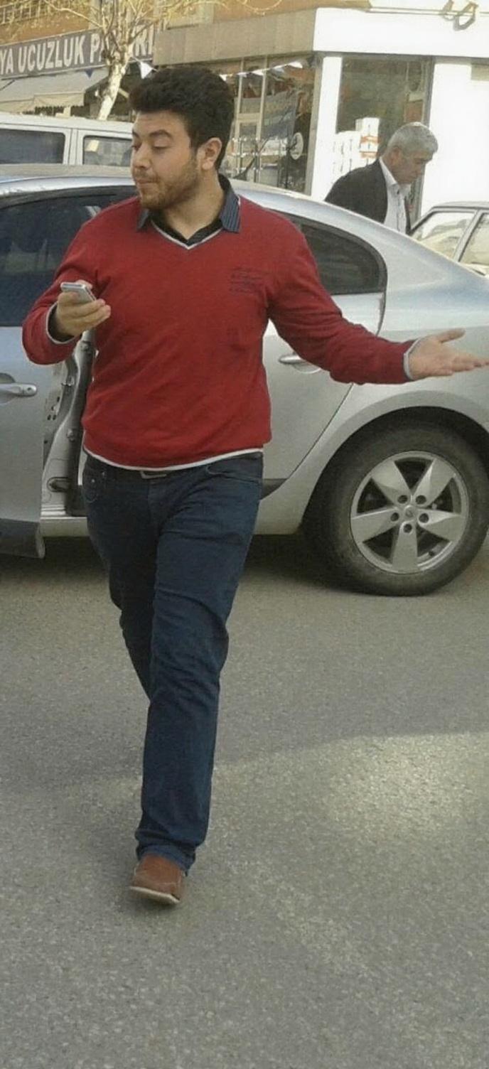 burdaki-resimden-sadece-kirmiziyi-kisiyi-cikar-ve-ha6qoobh0n