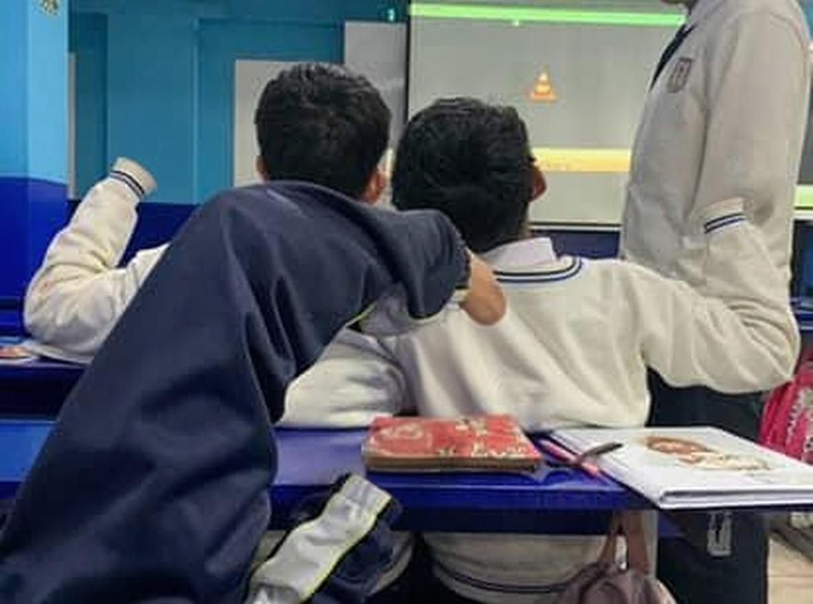 puedes-quitar-esa-mano-porfavor-fcbwgvgz3z