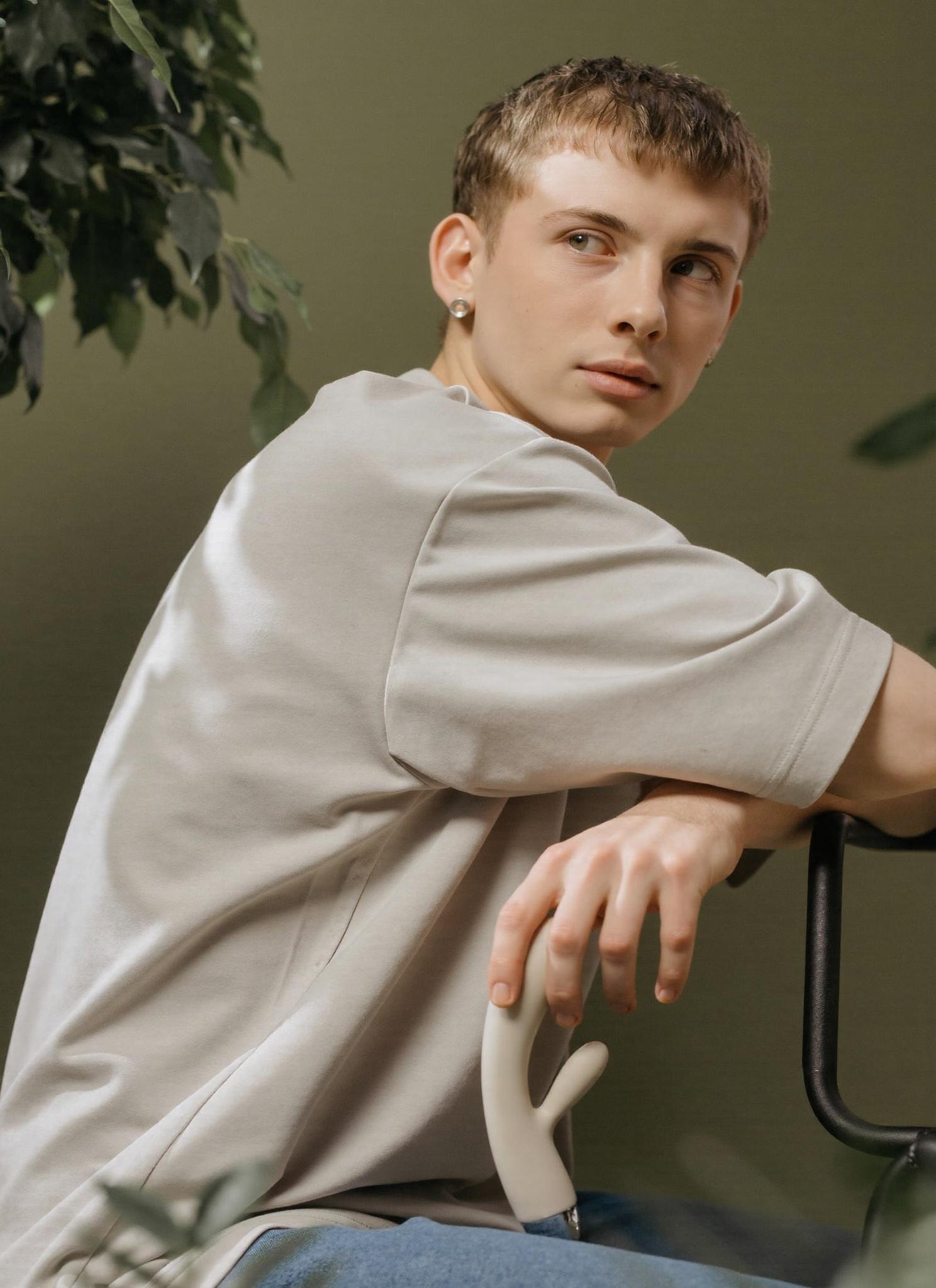 renaissance-painting-depicting-a-young-man-g29a3878us