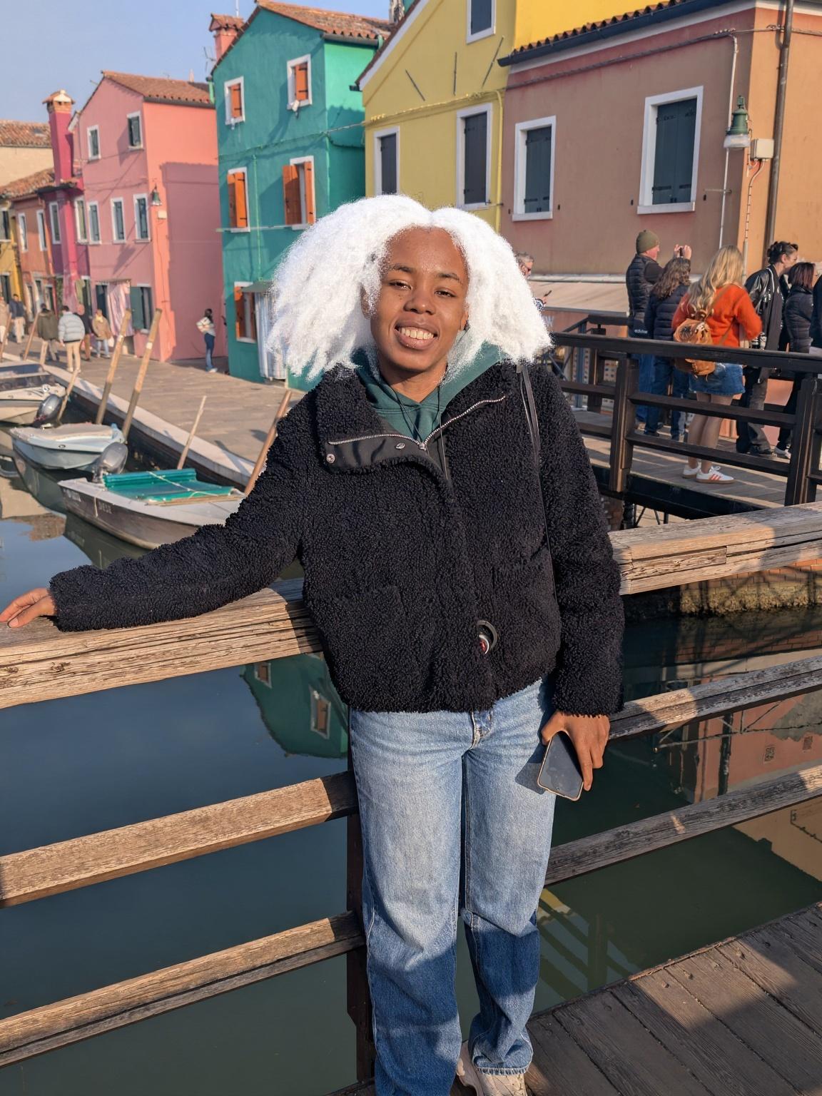 shorten-her-hair-and-make-it-white-ix9kod9mg2