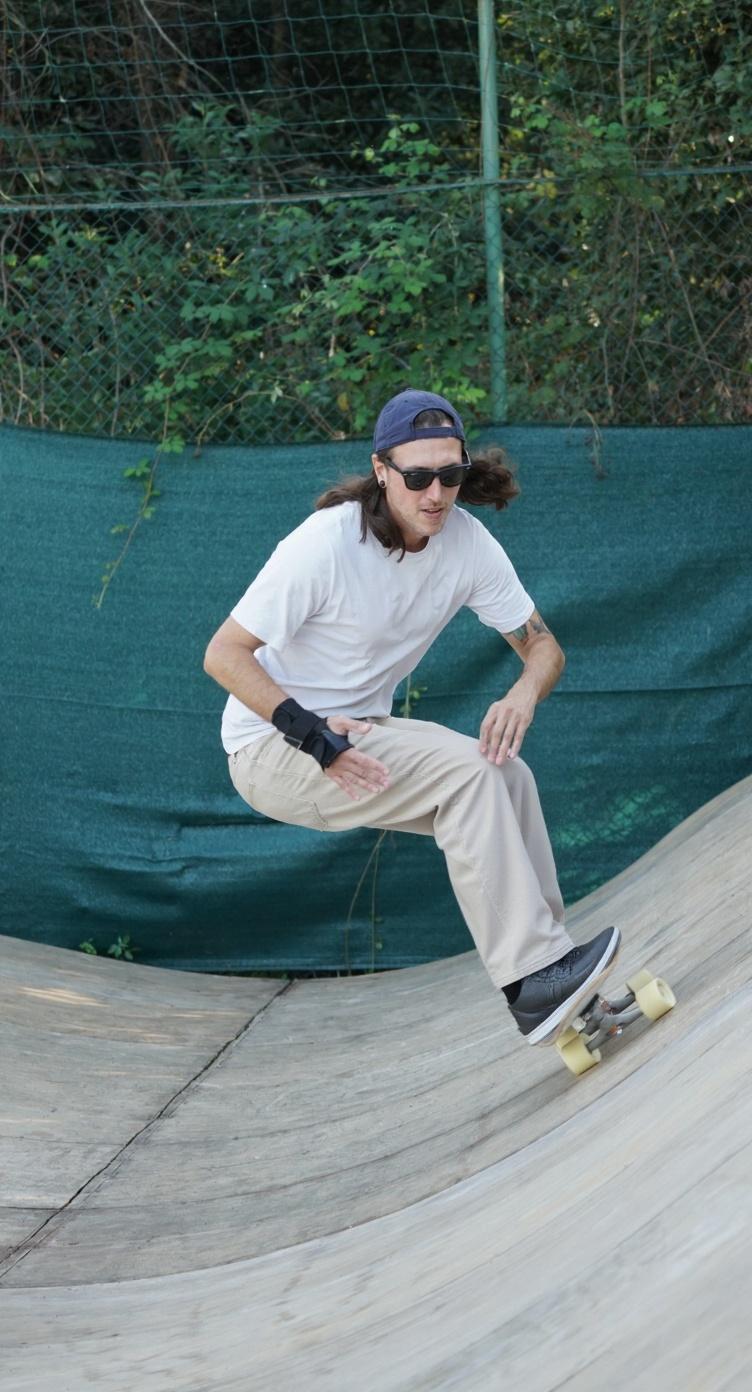 remove-knee-protection-and-right-hand-brace-lpc7j1dqda