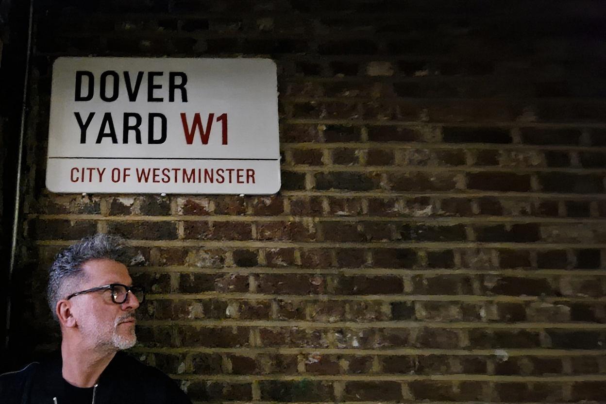 wygeneruj-fotorealistyczne-ujecie-z-wiernym-4ej6ymma12