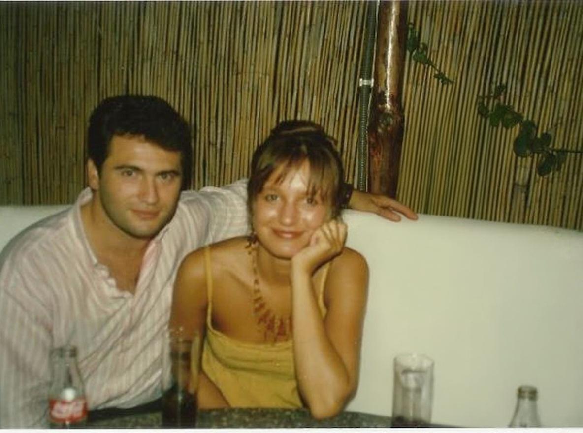 erase-the-man-who-is-at-the-right-side-of-te-5lcc0rnk2e