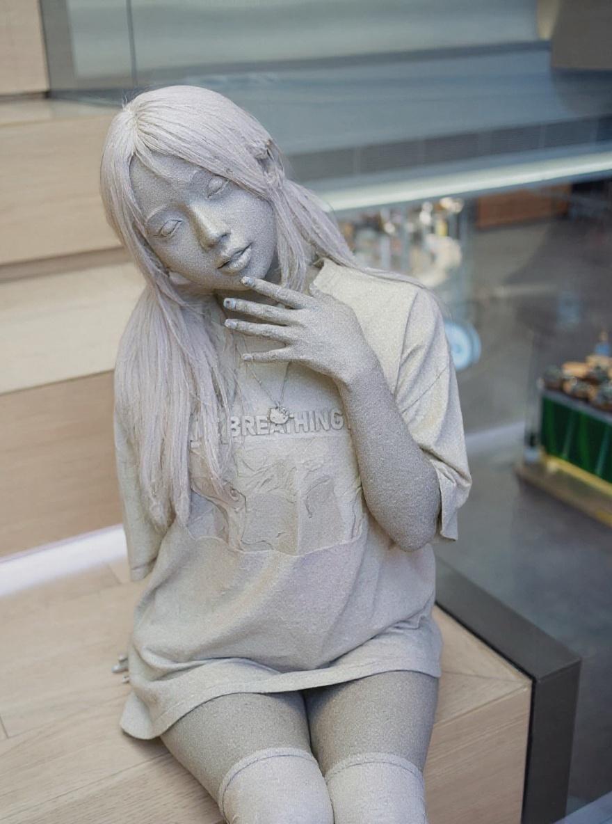 turn-the-girl-into-stone-sculpture-wz6xyevzjz