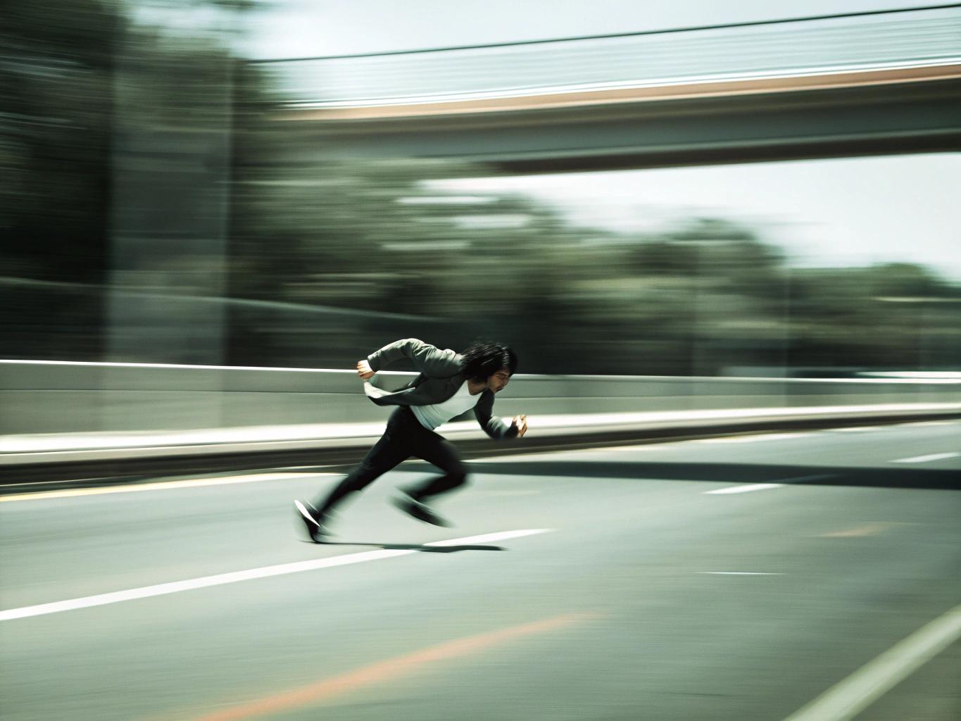 flash-running-in-slow-motion-in-the-tkydzcw24w