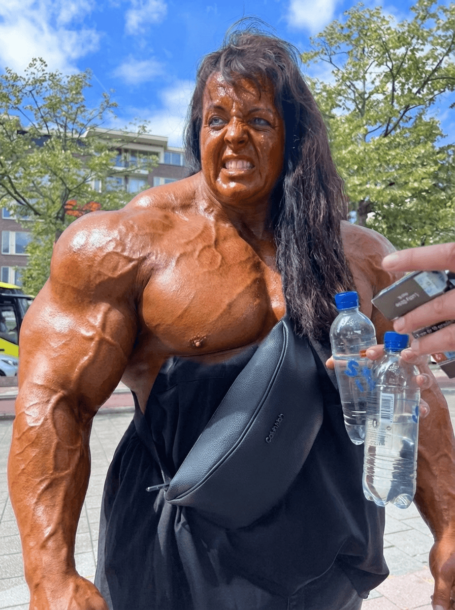 make-the-woman-into-an-incredible-muscle-monster-rh7mhtk9cl