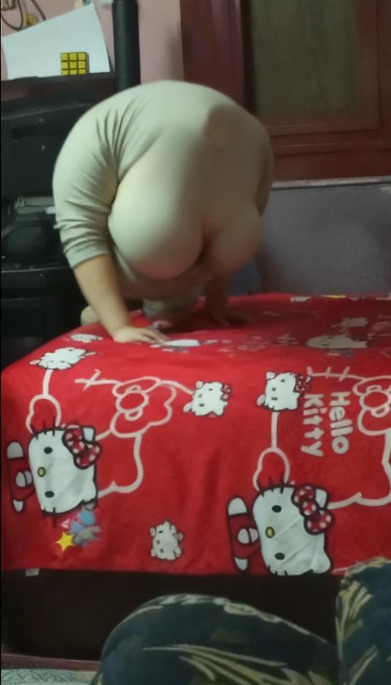 remove-her-clothes-pink-g-string-and-bra-sets-93e3778733