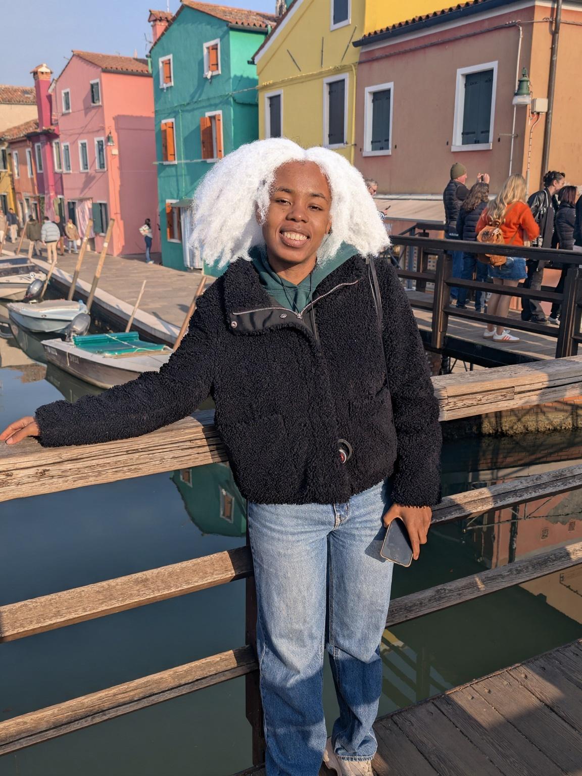 make-her-hair-verry-short-and-white-ok8affrr8v