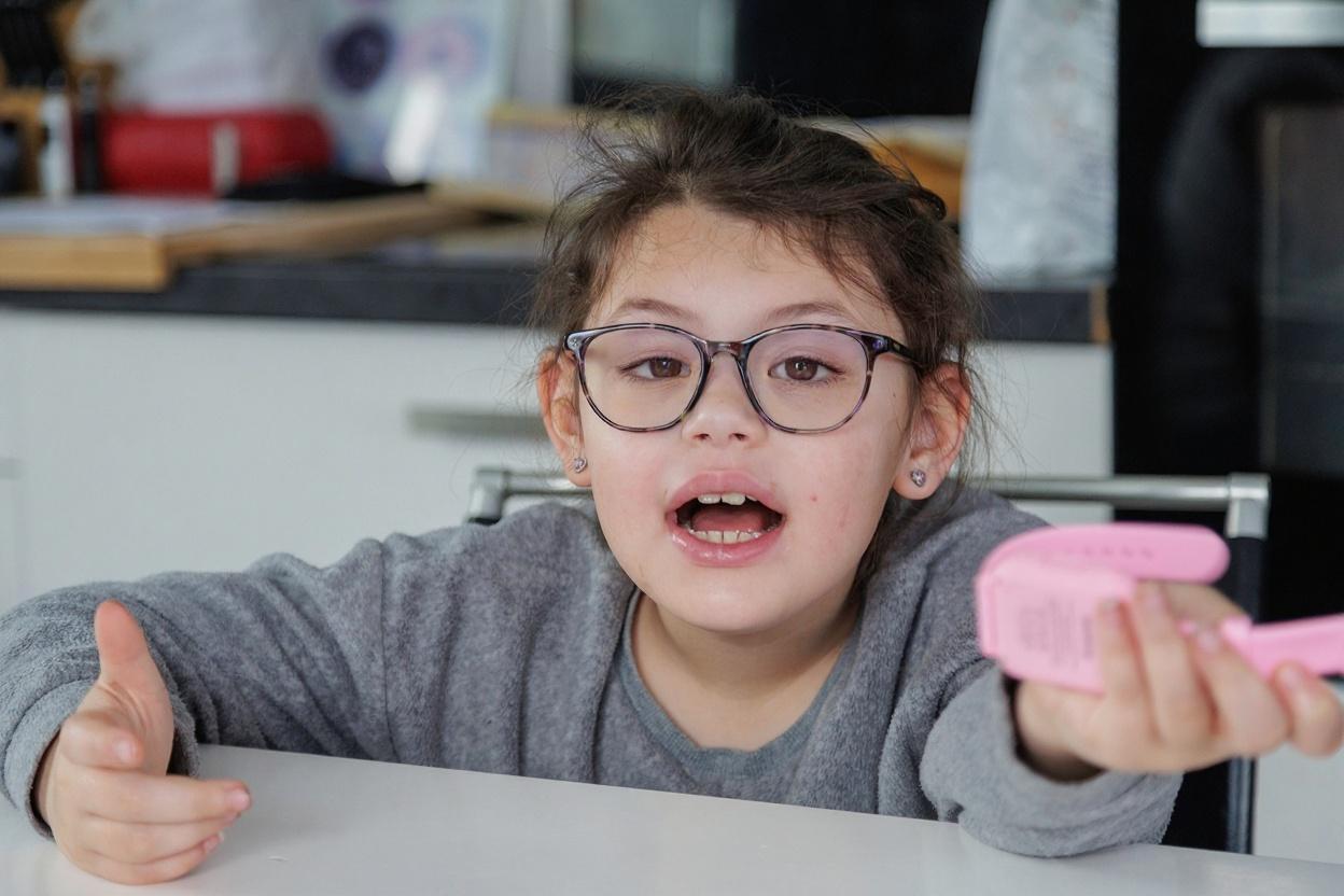 supprime-les-reflets-des-lunettes-8t10bkyujj