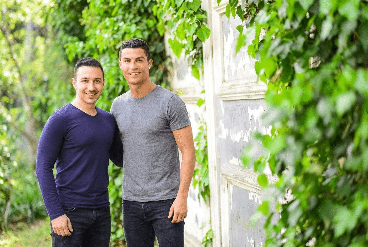 referans-goruntusundeki-adam-ile-cristiano-ronaldo-oxwz2unba