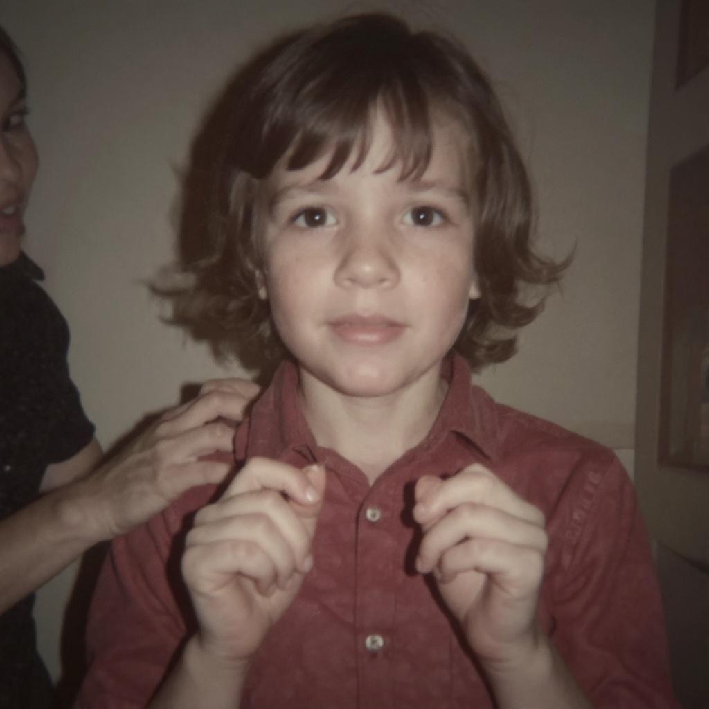 restaura-esta-foto-en-ninolas-2-personas-de-fondo-ws6l4rh0w4