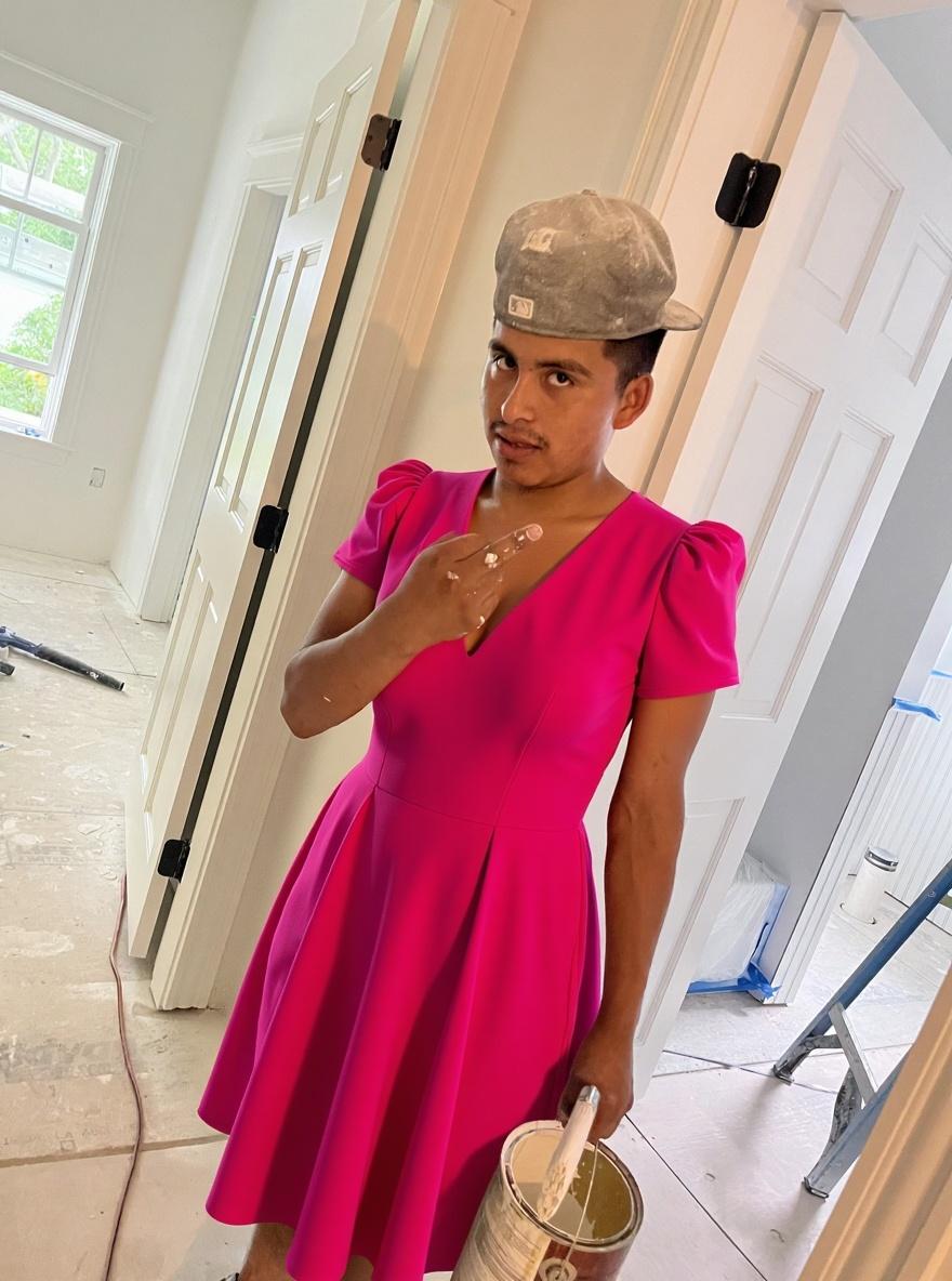 puedes-cambiarle-la-ropa-y-ponerle-un-vestido-h6mvotl9tj