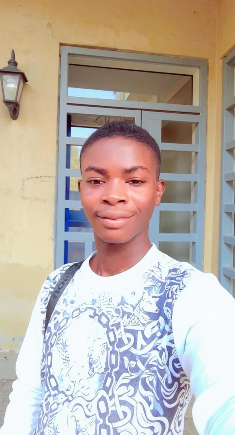 moi-devant-un-auberge-mkwbuhmck5