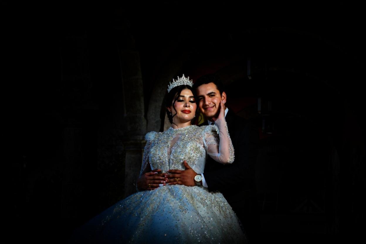 restaura-detalles-desenfoca-el-fondo-agrega-luz-r0qfyd6dyo