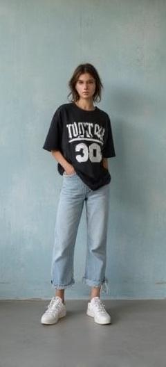 a-portrait-of-a-young-woman-with-natural-lighting-30uo2i9vz5