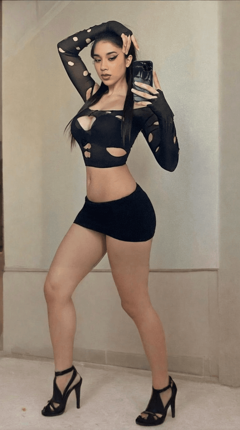 tomandose-una-selfie-rbm7cbyjp2