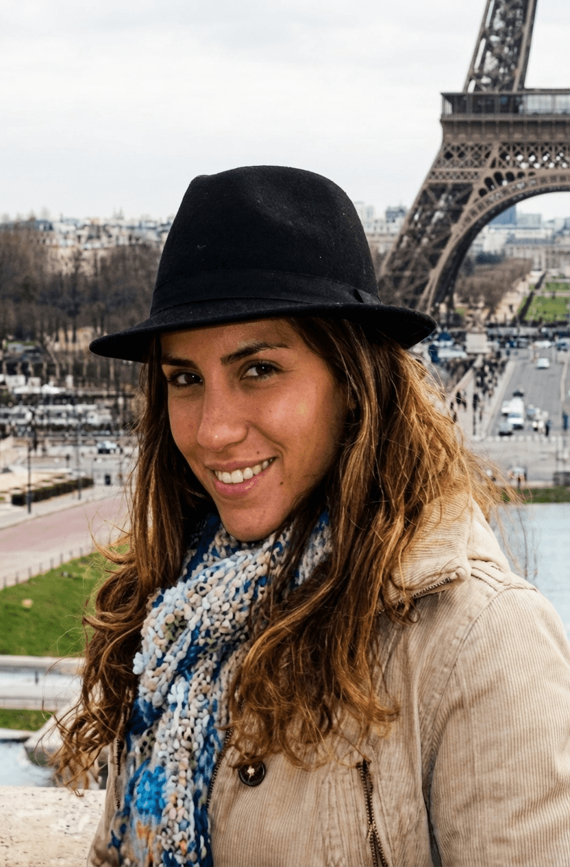 corrige-la-foto-de-la-mujer-que-esta-en-paris-0myd8chosi