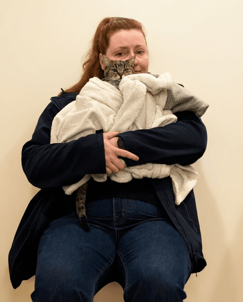 halte-alles-auf-dem-bild-konstant-die-frau-die-2adsct9io0-1