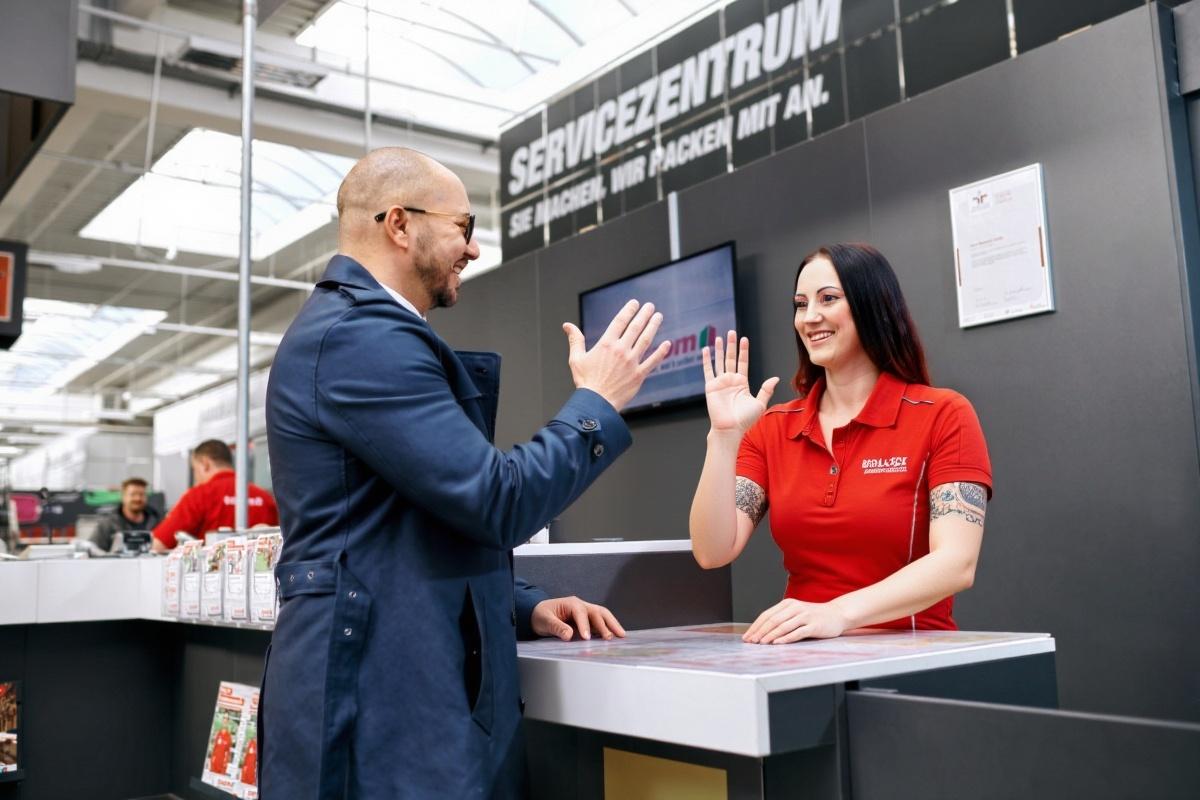 the-woman-waves-goodbye-to-the-man-with-her-left-3iakgnug8s