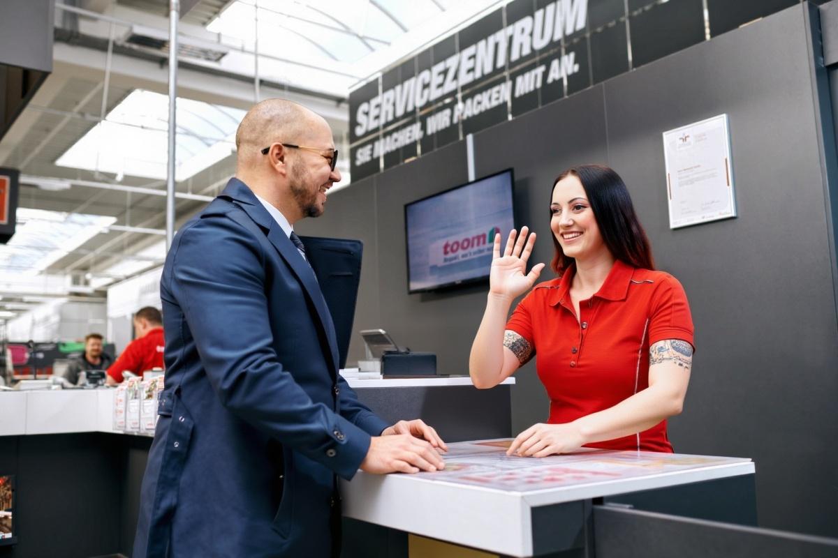 the-woman-smiles-looks-friendly-and-direct-into-iml5n82h9m