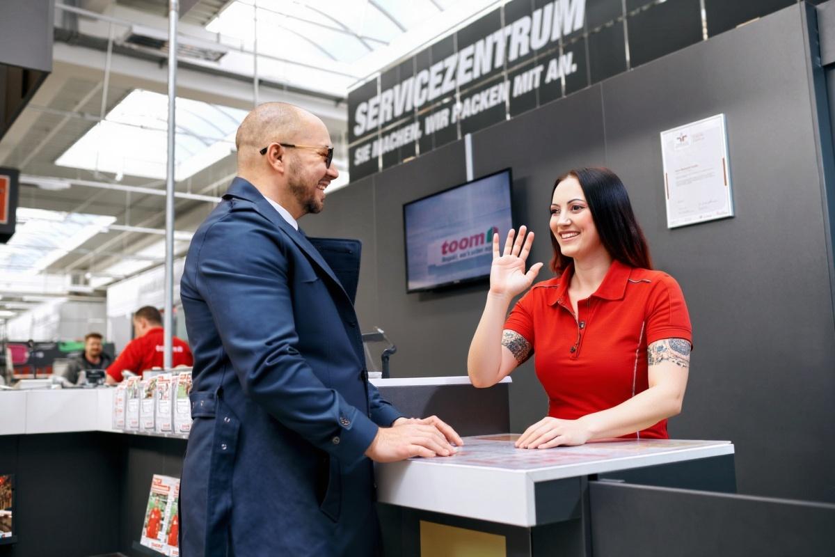 the-woman-waves-goodbye-to-the-man-with-her-right-lxi1txgbhk