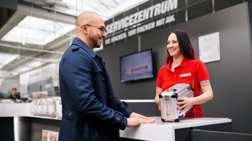 the-woman-wishes-him-a-pleasant-journey-home-she-epb3klqo0m