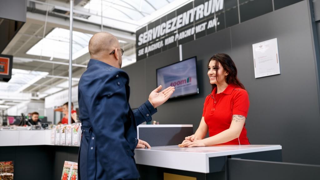 the-woman-bids-farewell-to-the-man-with-a-casual-d6a2lvrxue