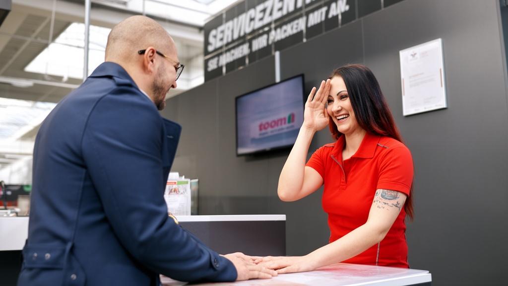 the-woman-bids-farewell-to-the-man-with-a-natural-bjda02k3cs