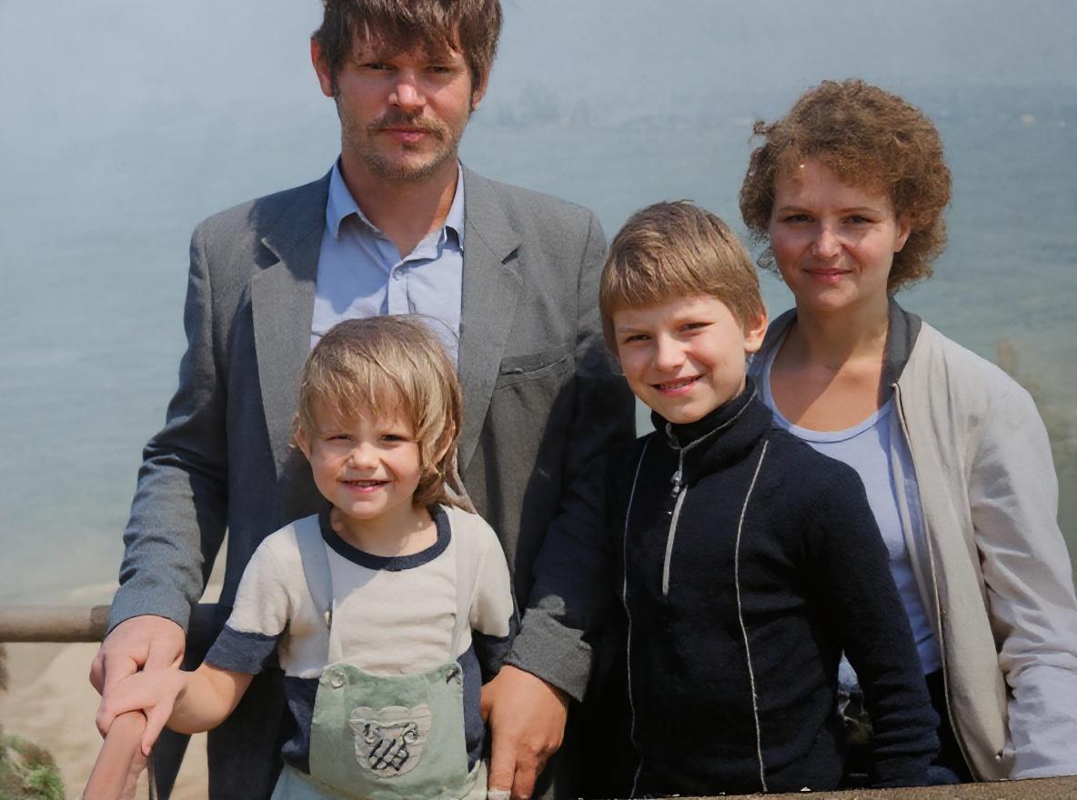 turn-this-old-photo-into-a-color-one-and-remove-sjhhfwblkt