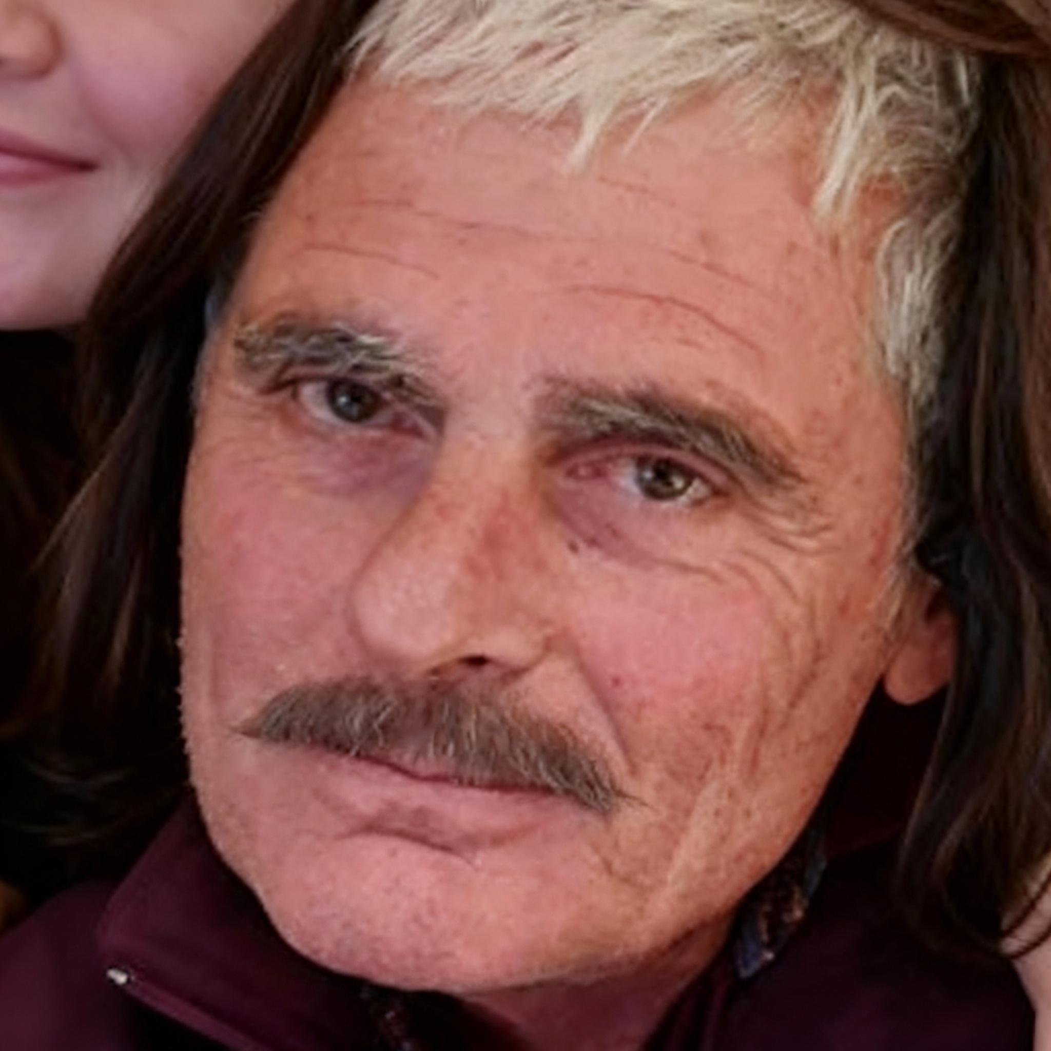 bale-makria-malia-kai-moystaki-7oglr8n2nz