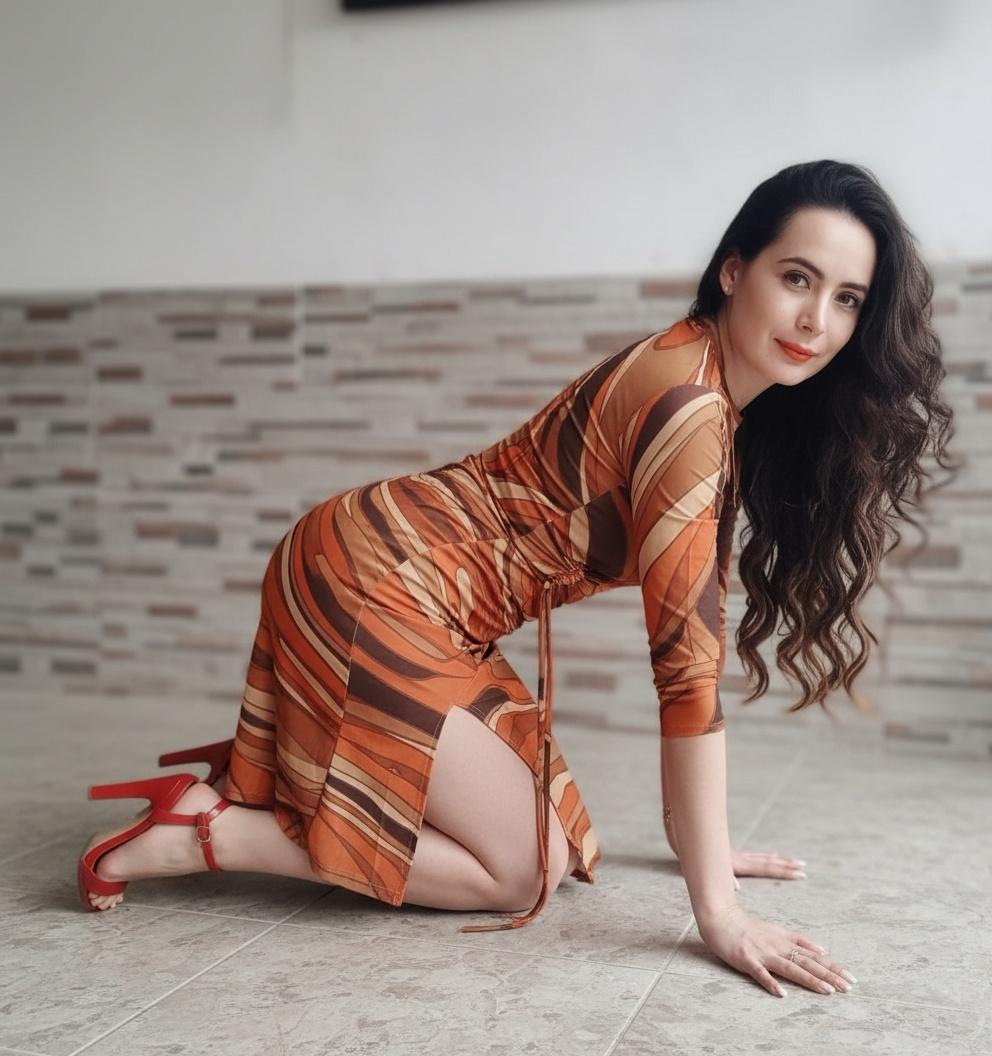 a-woman-in-an-orange-dress-and-red-high-heeled-yswqxdzutw