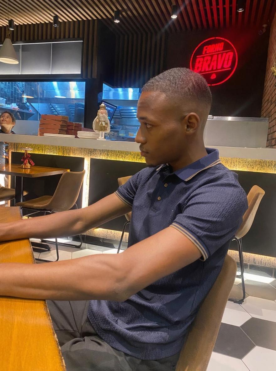 make-the-boy-in-the-photo-have-stronger-arms-mim2pwdokl