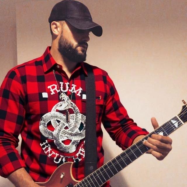 man-wearing-a-long-sleeve-red-flannel-shirt-os4ykk27ot