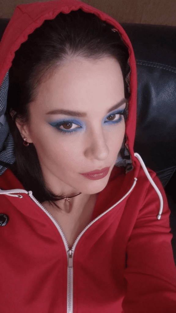 verander-de-lichtblauwe-oogschaduw-in-lichtbruin-094r05la5t