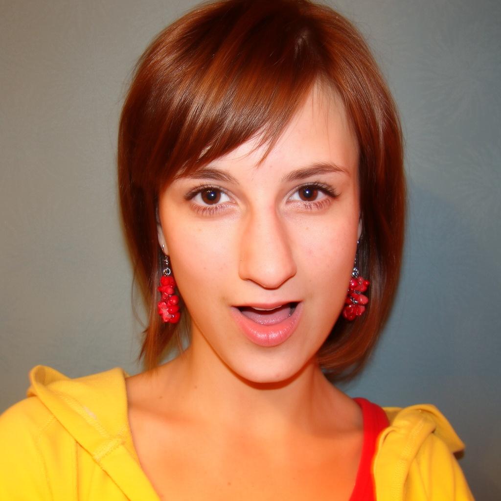 show-her-looking-to-the-camera-open-mouth-j0d3ht7pic