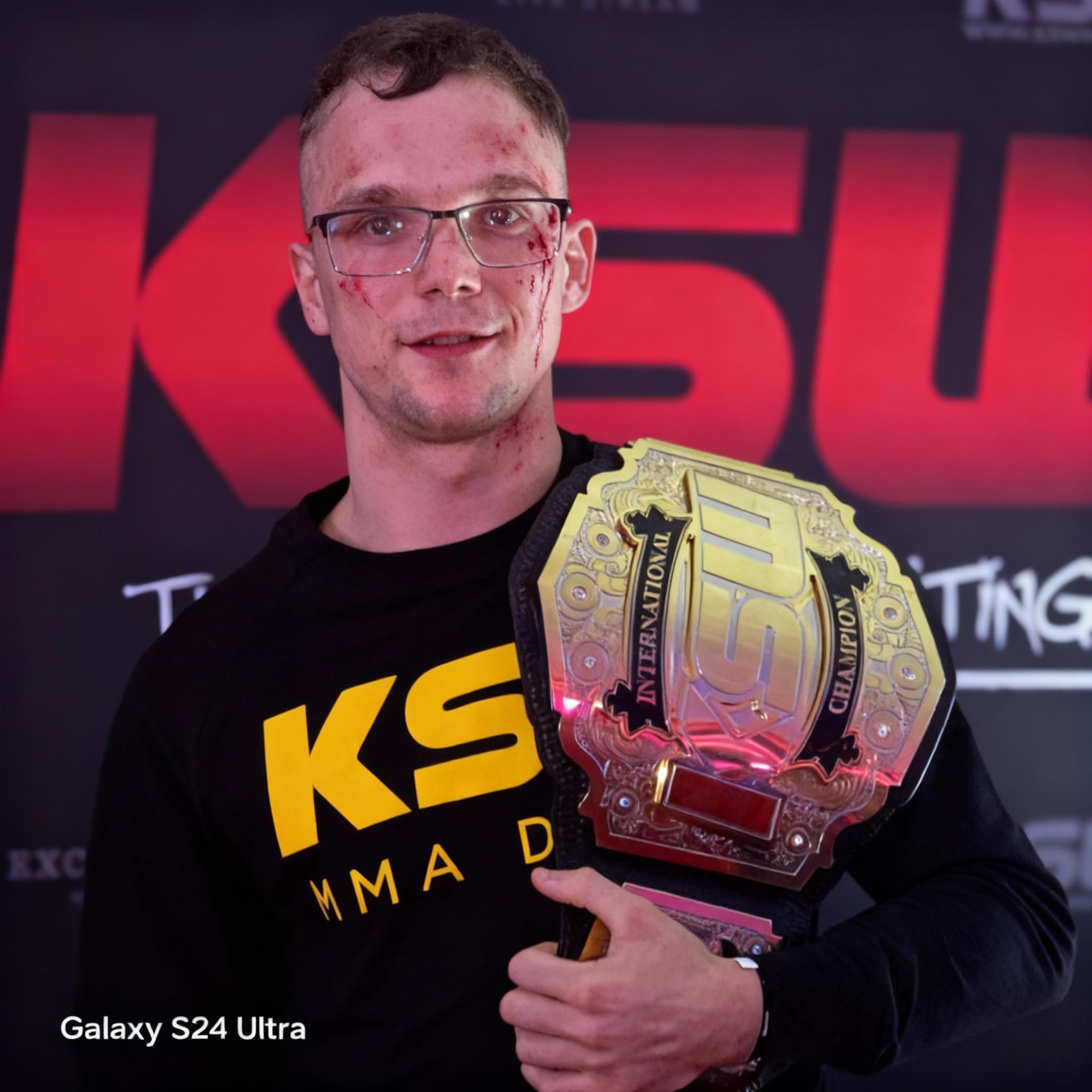 dodaj-rany-po-walce-mma-na-twarz-o4qq6r644i