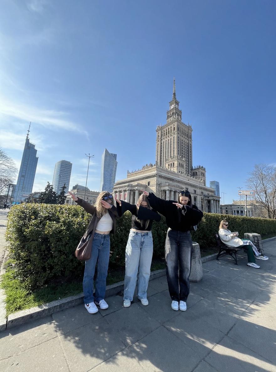 zrob-z-tego-swiateczna-grafike-z-elementami-9np9r537oi