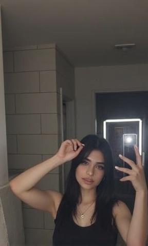 a-portrait-of-a-young-woman-with-natural-lighting-dfrlzvo840