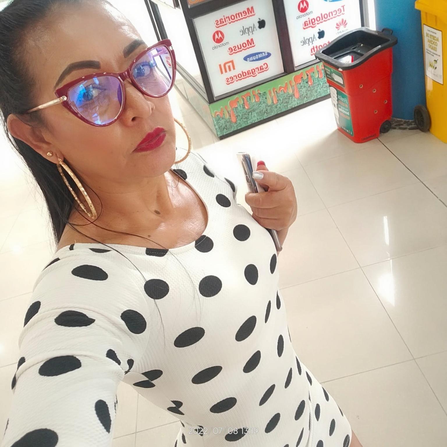 que-muestre-una-tangao-lenceria-roja-en-encaje-28onbn3pjo