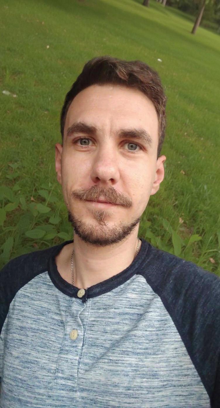 crea-una-imagen-de-oficinista-de-este-hombre-con-k81mbt975b