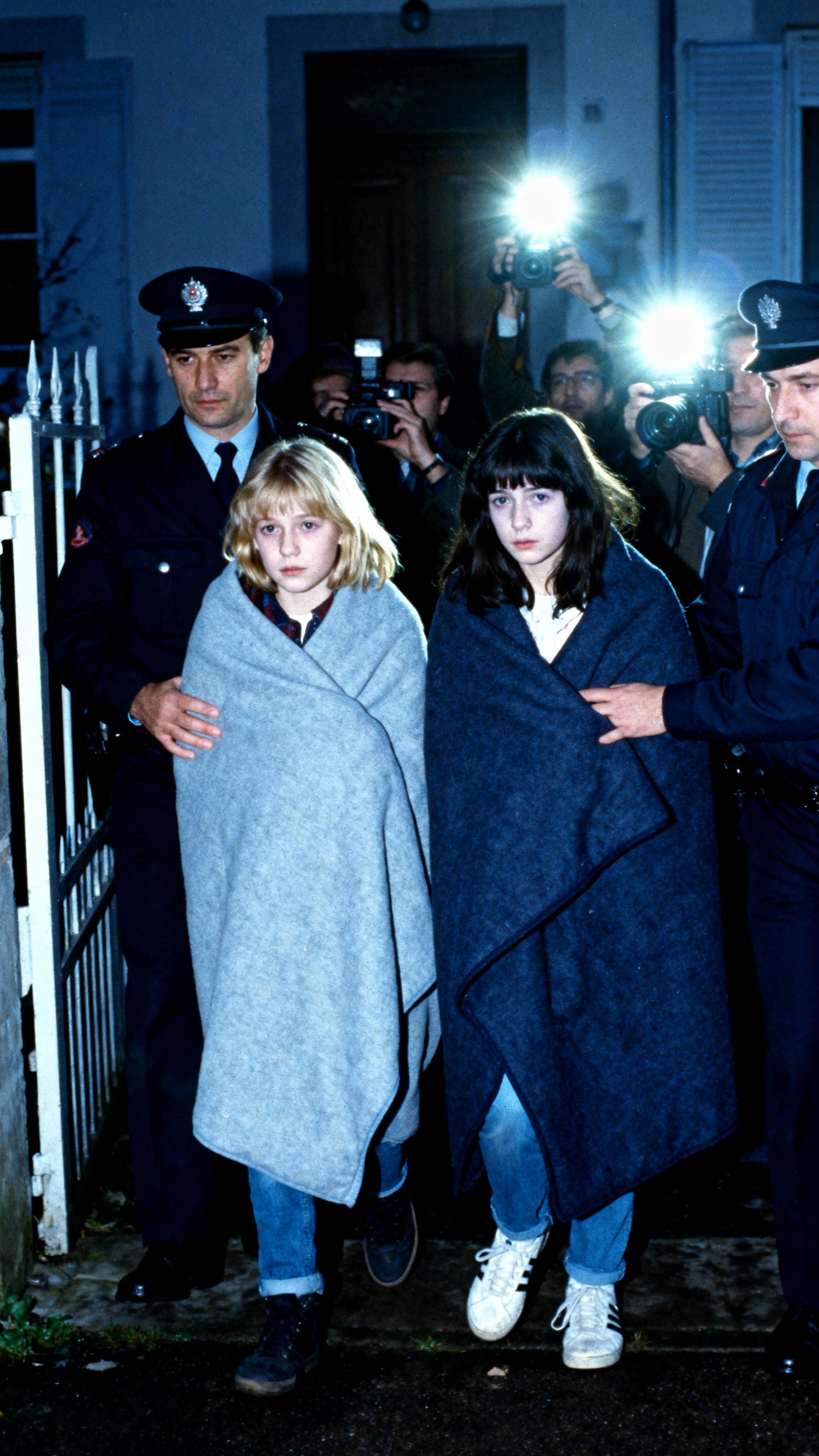 two-frightened-faces-of-teenage-girls-sabine-hpqdiicsew-1